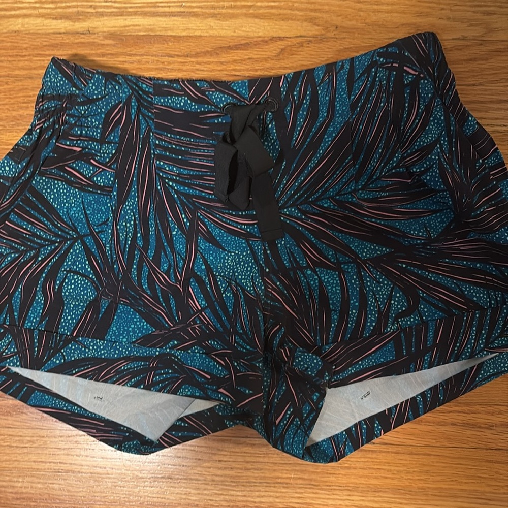 Lululemon Spring Break Away Short - Picture 5 of 7